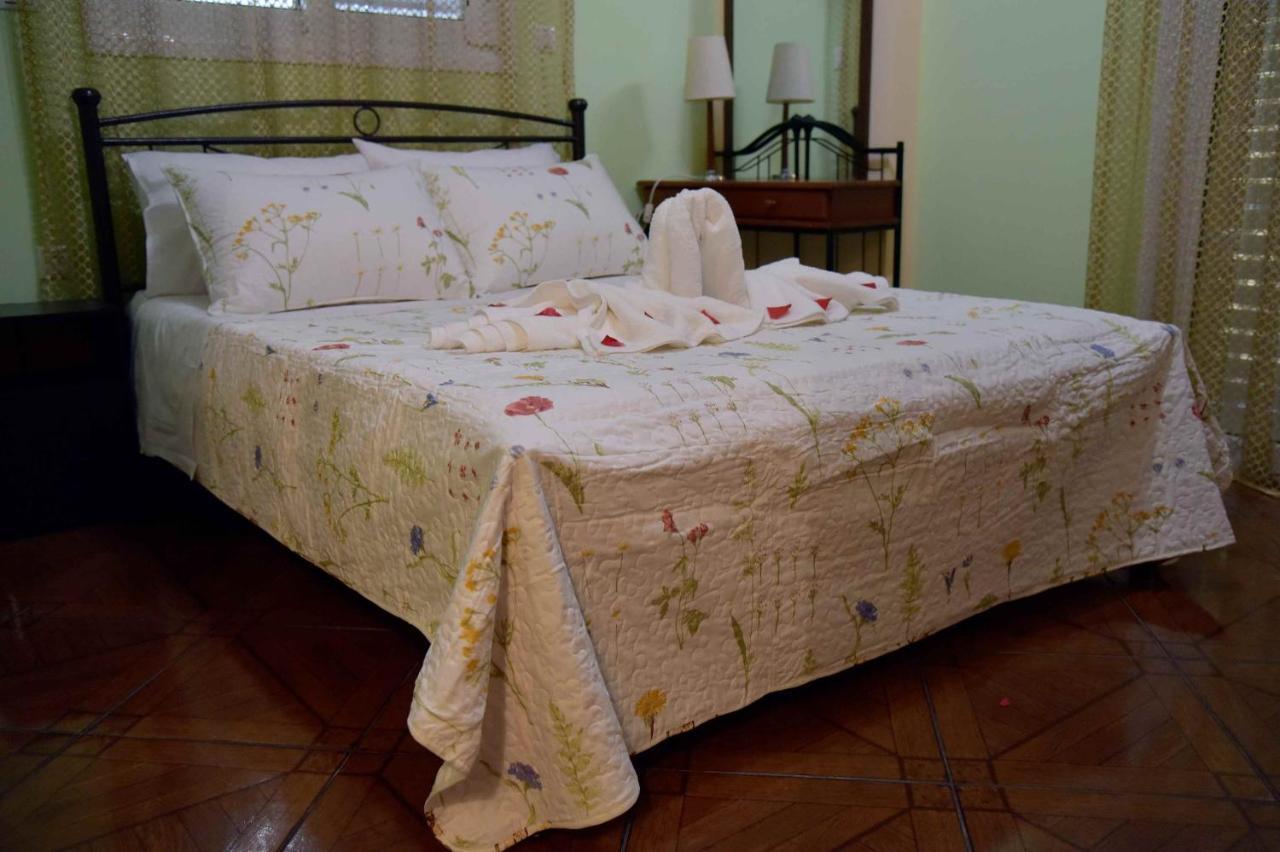 Stone Villa Corinth ภายนอก รูปภาพ